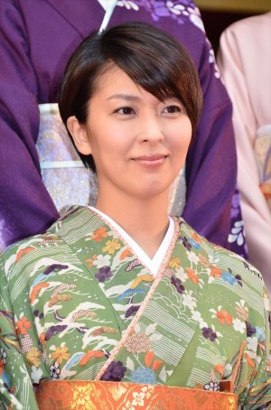 艶やか和服姿で登場した松たか子