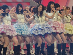 AKB48　後半での出演で毎年恒例の人文字はどうなるのか…（昨年の紅白リハーサルの模様）
