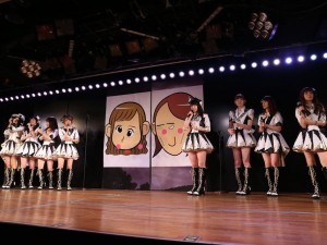 秋葉原AKB劇場にて元日公演を行ったAKB48