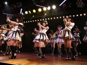 秋葉原AKB劇場にて元日公演を行ったAKB48