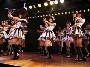 秋葉原AKB劇場にて元日公演を行ったAKB48