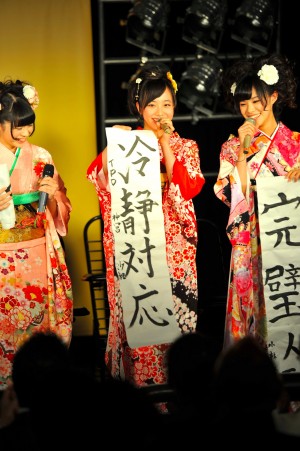 「PLAY×LIVE『1×0』」DVD発売イベントに晴れ着姿で登場した東京パフォーマンスドール