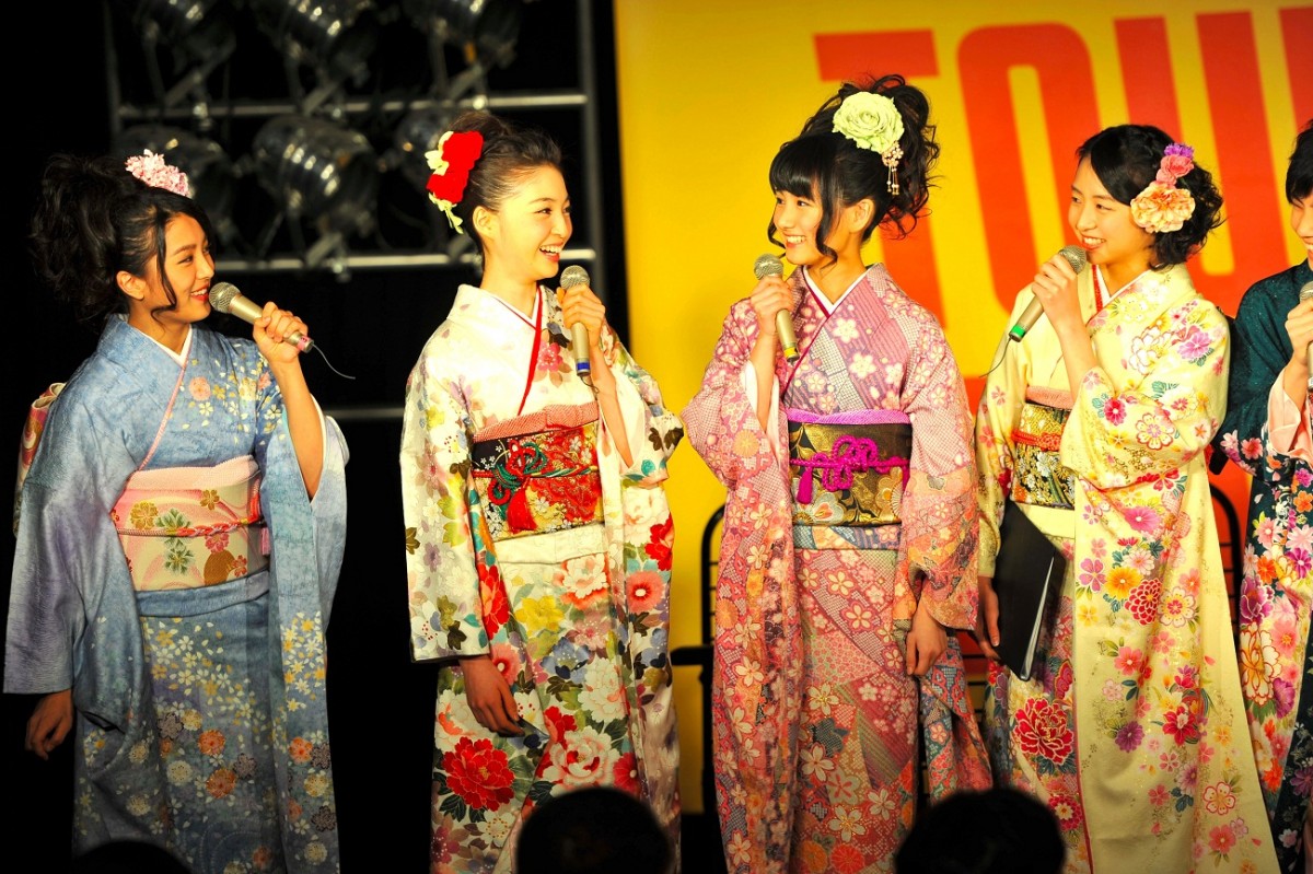 東京パフォーマンスドールが晴れ着姿披露　「PLAY×LIVE」DVD発売イベント