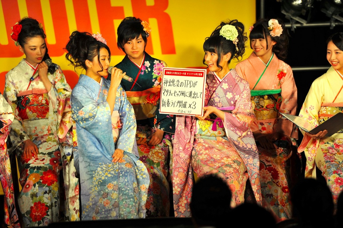 東京パフォーマンスドールが晴れ着姿披露　「PLAY×LIVE」DVD発売イベント