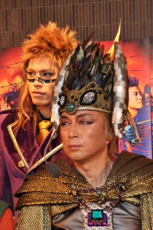 『クザリアーナの翼』囲み取材の様子