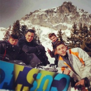 マドンナの新恋人と噂されるティモールは左から2番目。ロッコの姿も（※ティモール・ステフェンズのインスタグラムのスクリーンショット）