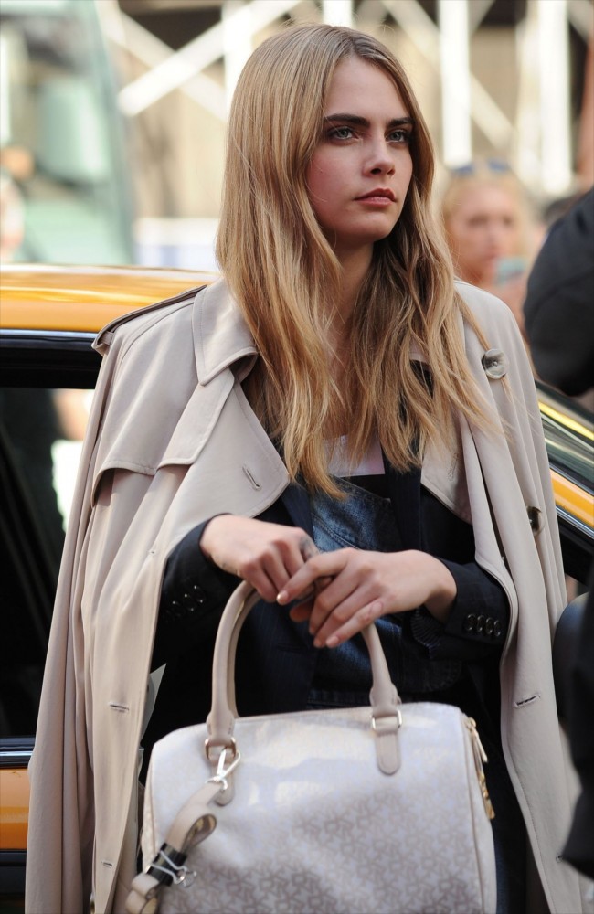 カーラ・デルヴィーニュ、Cara Delevingne、DKNY Photo Shoot, Times Square, New York, NY October 14, 2013