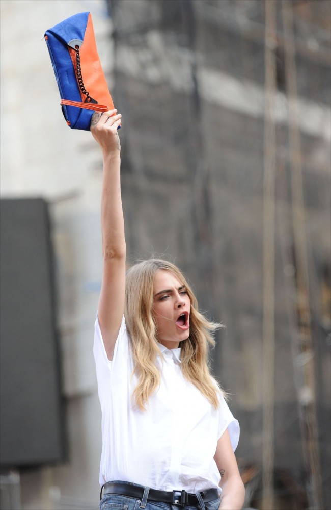 カーラ・デルヴィーニュ、Cara Delevingne、DKNY Photo Shoot, Times Square, New York, NY October 14, 2013