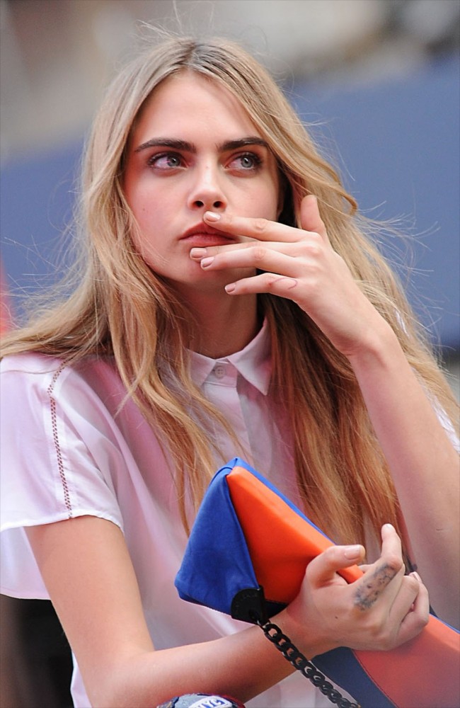 カーラ・デルヴィーニュ、Cara Delevingne、DKNY Photo Shoot, Times Square, New York, NY October 14, 2013