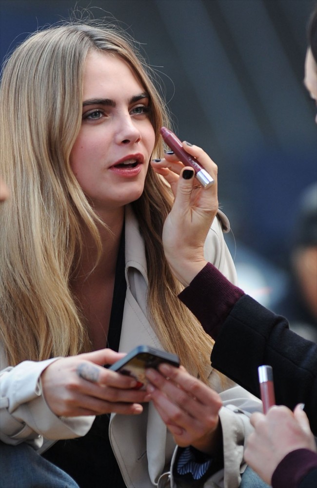 カーラ・デルヴィーニュ、Cara Delevingne、DKNY Photo Shoot, Times Square, New York, NY October 14, 2013