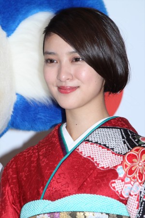 武井咲、「ジョイフル恵利　新成人振袖ファッションショー」にて