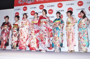 武井咲、「ジョイフル恵利　新成人振袖ファッションショー」にて