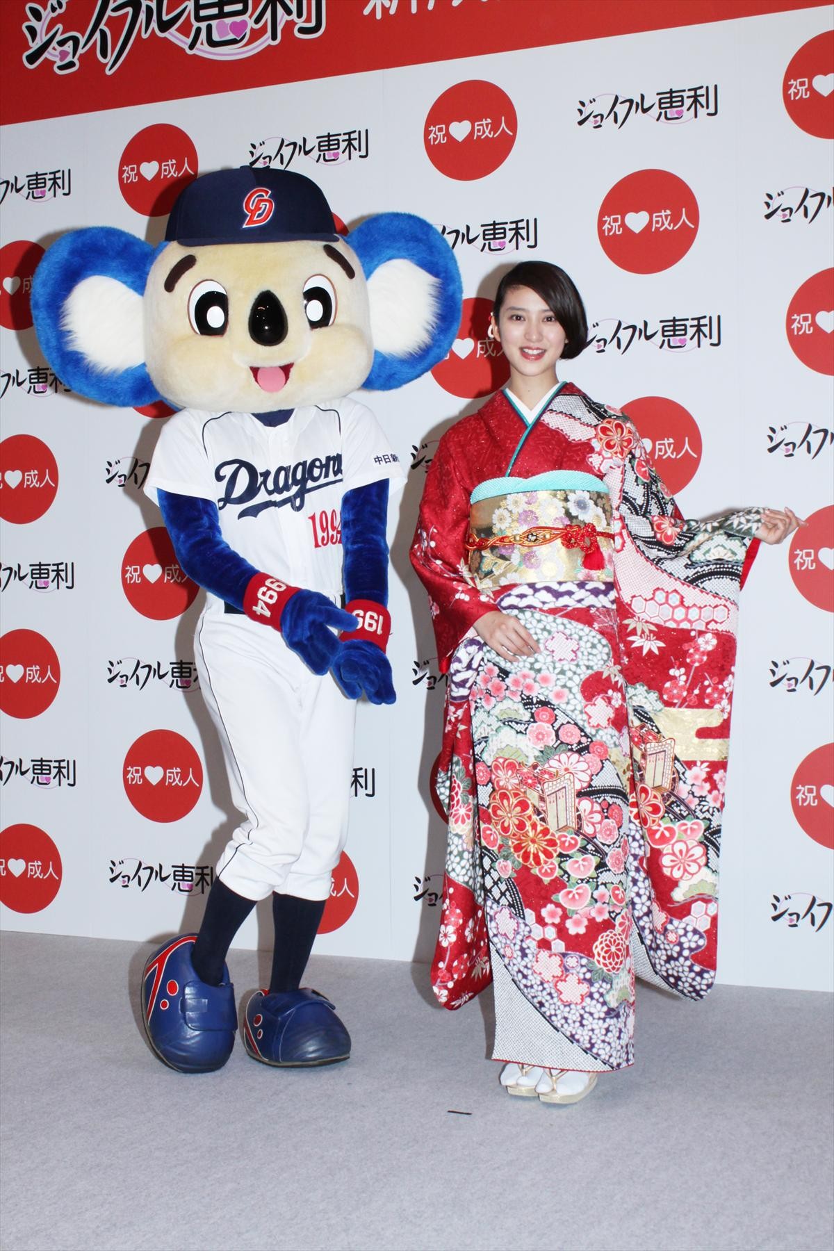 武井咲が振袖姿を披露！恋愛に意欲を見せるも「出会いを待つ」と超受け身…