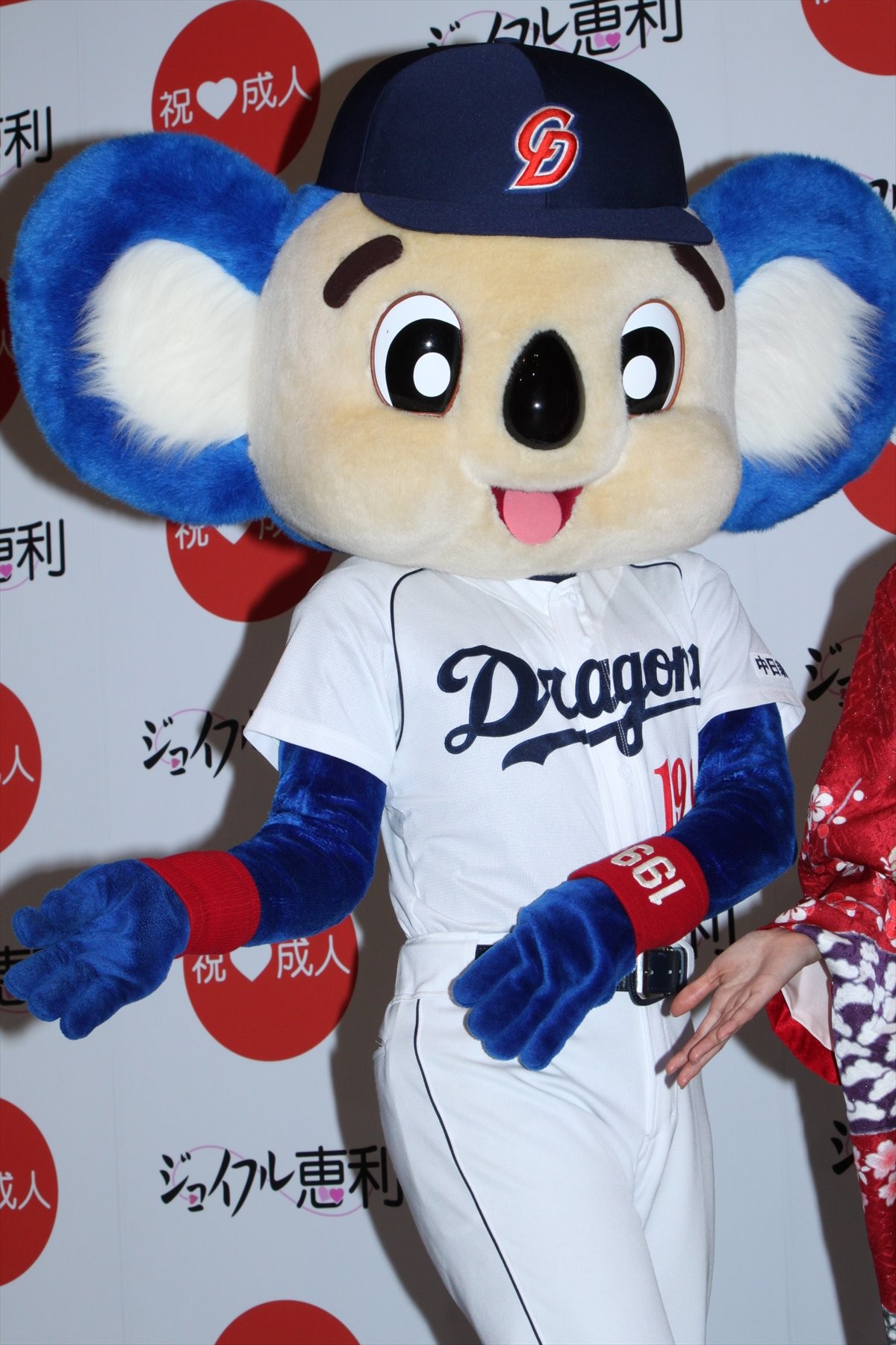 武井咲が振袖姿を披露！恋愛に意欲を見せるも「出会いを待つ」と超受け身…