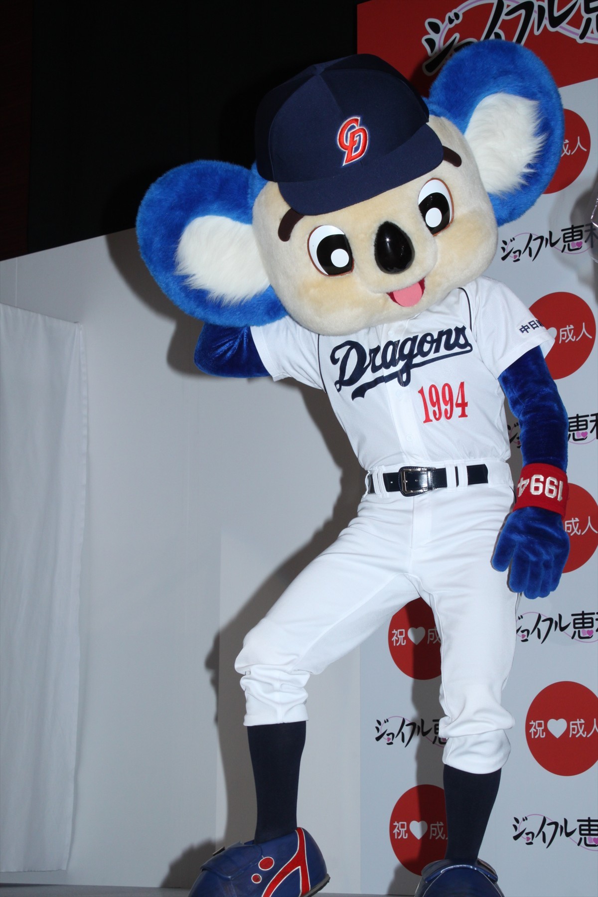 武井咲が振袖姿を披露！恋愛に意欲を見せるも「出会いを待つ」と超受け身…