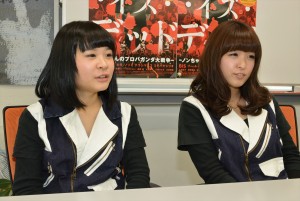 インタビュー中のプー・ルイ＆ヒラノノゾミ　