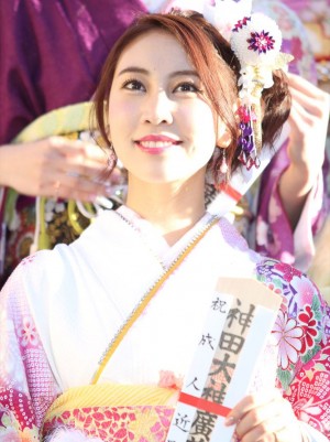 成人式を迎えたAKB48グループ26人が晴れ着姿でご祈祷　近野莉菜