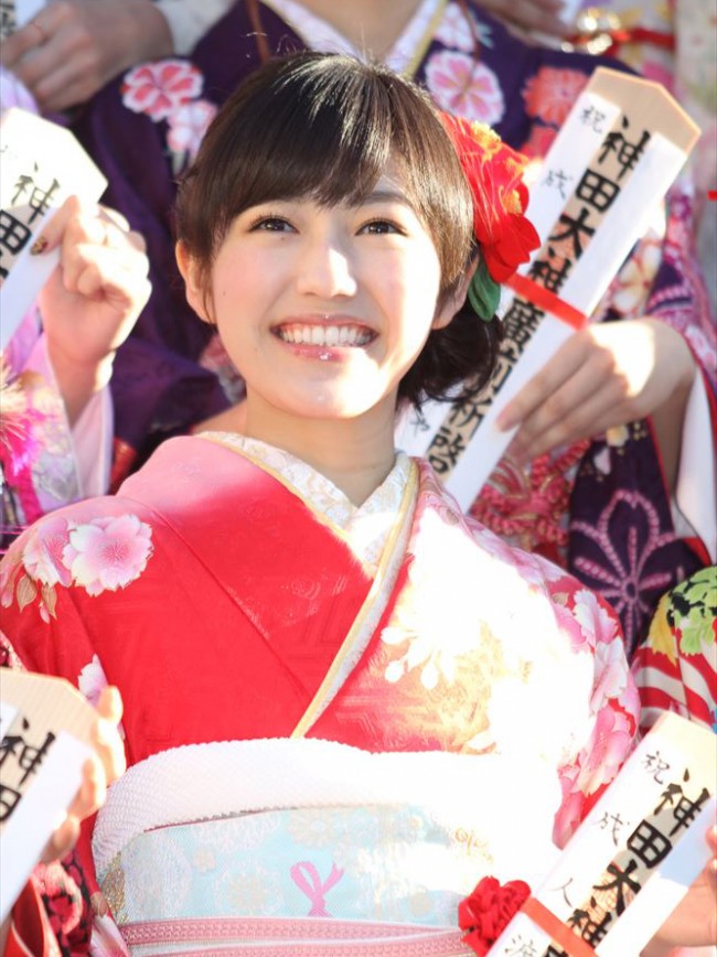 成人式を迎えたAKB48グループ26人が晴れ着姿でご祈祷
