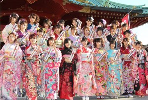 渡辺麻友・島崎遥香ら成人式を迎えたAKB48グループ26人が晴れ着姿でご祈祷