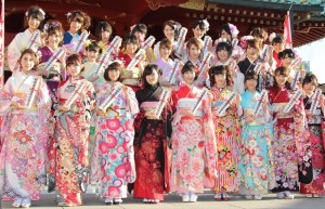 渡辺麻友・島崎遥香ら成人式を迎えたAKB48グループ26人が晴れ着姿でご祈祷