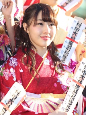 成人式を迎えたAKB48グループ26人が晴れ着姿でご祈祷　藤江れいな