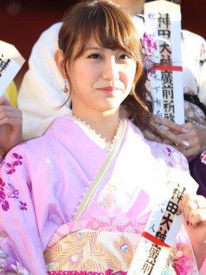 成人式を迎えたAKB48グループ26人が晴れ着姿でご祈祷　永尾まりや