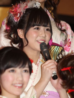 AKB48グループ成人式記念撮影会の模様　佐藤すみれ