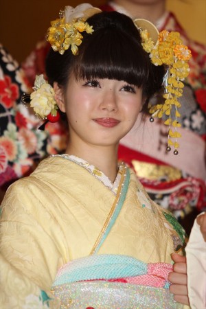 AKB48グループ成人式記念撮影会の模様　市川美織