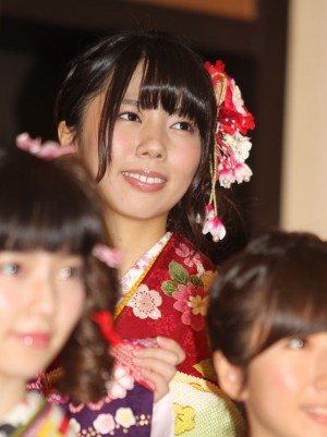 AKB48グループ成人式記念撮影会の模様　中村麻里子