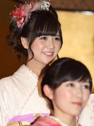 AKB48グループ成人式記念撮影会の模様　佐藤すみれ
