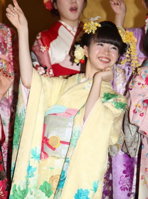 AKB48グループ成人式記念撮影会の模様　市川美織