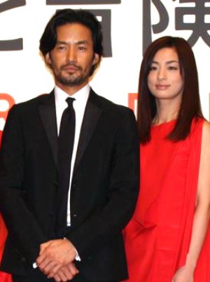 竹野内豊、尾野真千子、『ニシノユキヒコの恋と冒険』完成報告会見にて