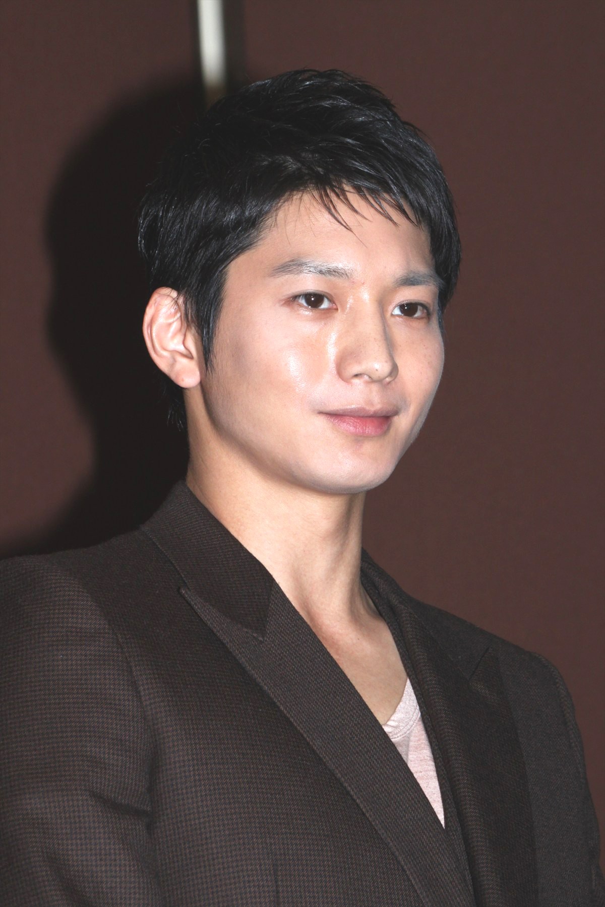 向井理が映画ナレーション撮りに挑戦！自身の声に「もっといい声だと思ってた…」