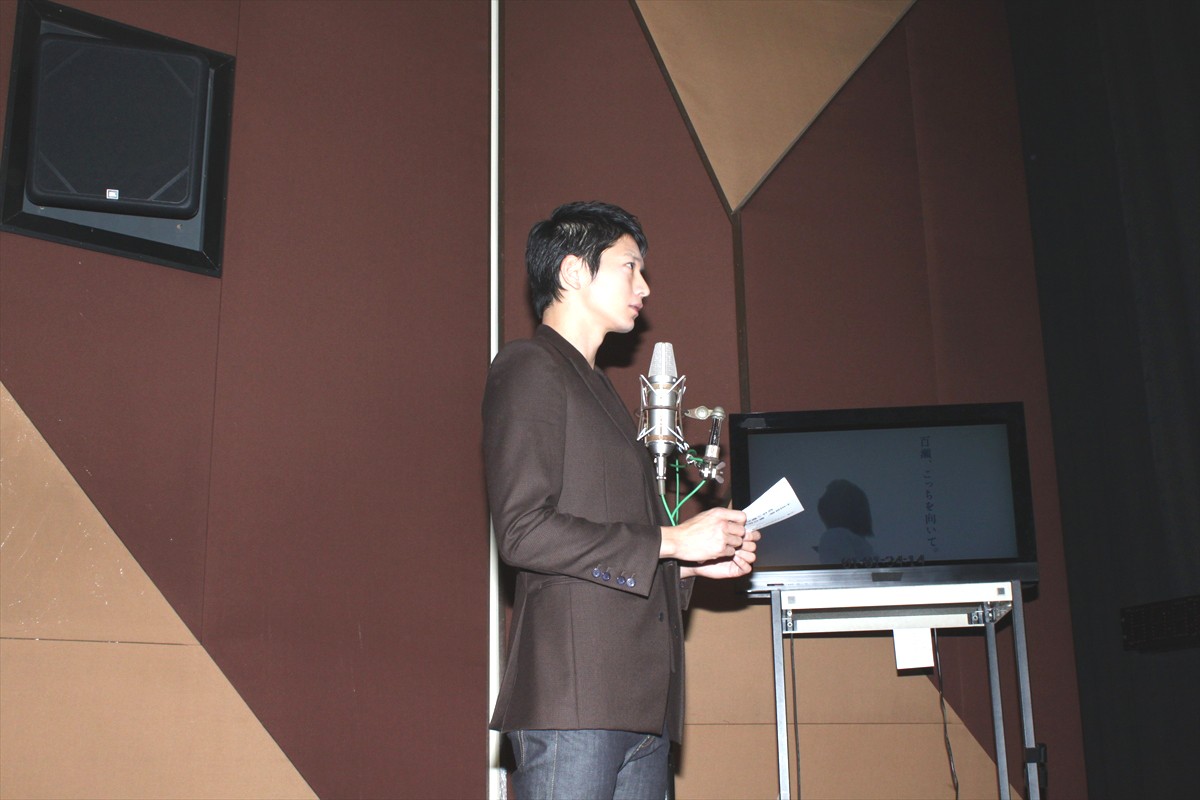 向井理が映画ナレーション撮りに挑戦！自身の声に「もっといい声だと思ってた…」