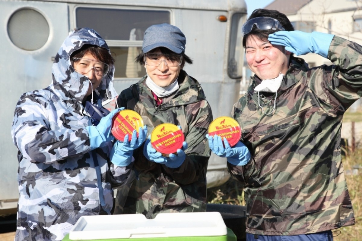 JOJO’s Kitchen「シュールストレミングを食べてみた!」左から荒木飛呂彦氏、松井優征氏、附田祐斗氏