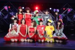 「アニメ紅白歌合戦」に出演した紅組メンバー（前列左から：上坂すみれ、寿美菜子、高垣彩陽、百田夏菜子、玉井詩織、竹達彩奈　後列左から戸松遥、豊崎愛生、有安杏果、佐々木彩夏、高城れに）