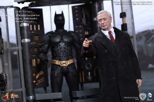 マイケル・ケイン演じる執事アルフレッドを見事に再現！