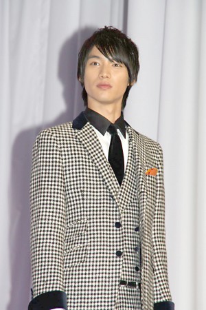 「au発表会2014 Spring」に登場した、福士蒼汰