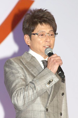 「au発表会2014 Spring」に登場した、哀川翔