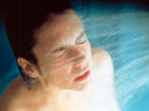 60年間風呂に入っていない男性　「清潔は病気の原因」と主張