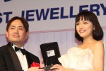 「第25回 日本 ジュエリー ベスト ドレッサー賞」10代部門で受賞した川口春奈