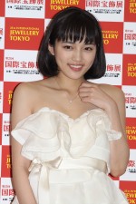 「第25回 日本 ジュエリー ベスト ドレッサー賞」10代部門で受賞した川口春奈