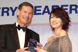 「第25回 日本 ジュエリー ベスト ドレッサー賞」30代部門で受賞した吉瀬美智子