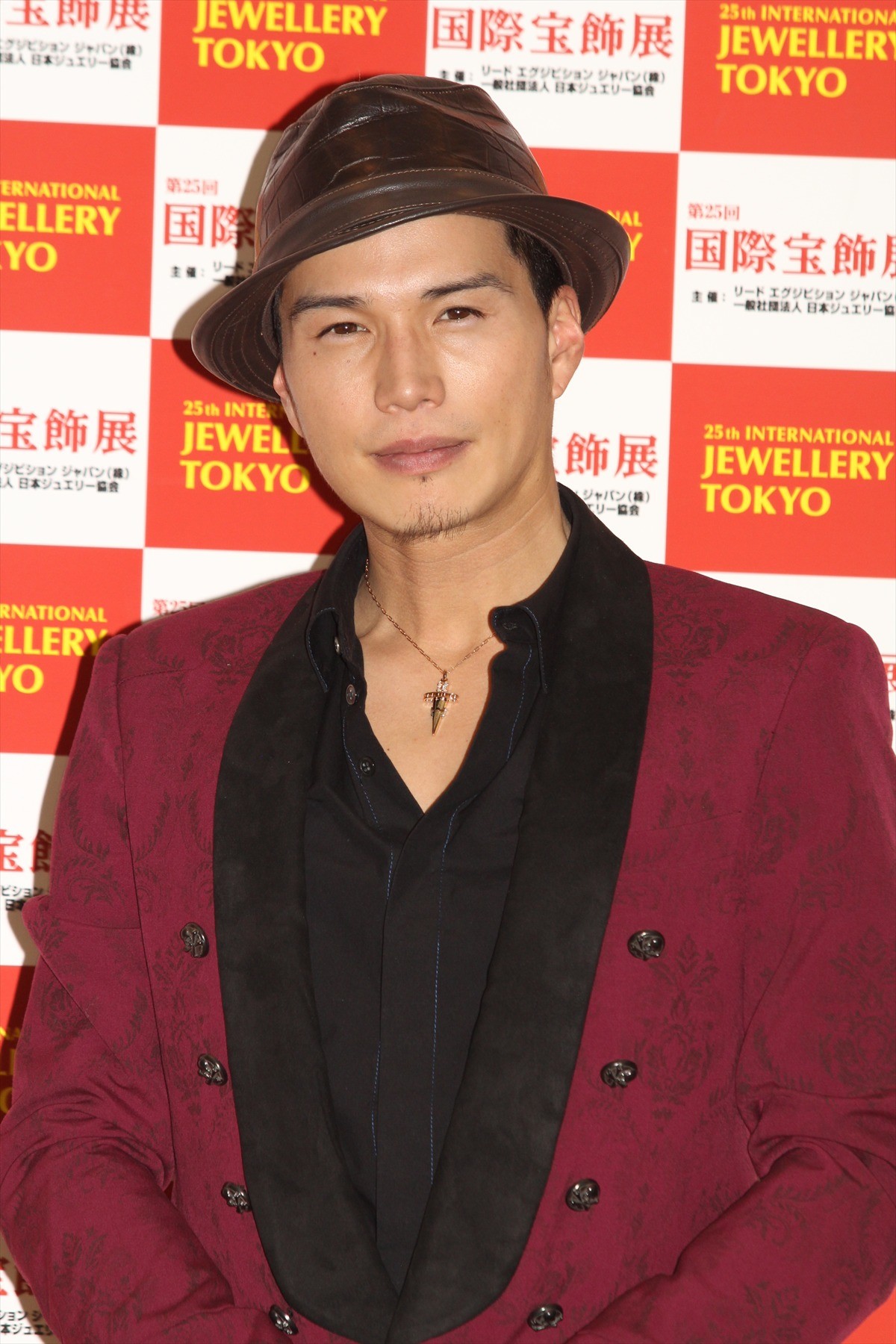 松本潤、宝石は「嵐の中で一番似合う」 ジュエリーベストドレッサー賞表彰式に登場