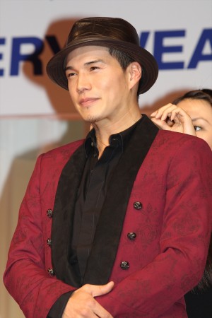 「第25回 日本 ジュエリー ベスト ドレッサー賞」男性部門で受賞した市原隼人