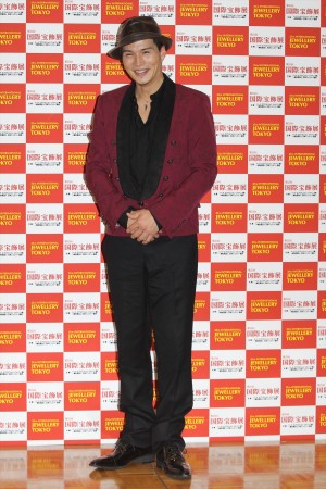 「第25回 日本 ジュエリー ベスト ドレッサー賞」男性部門で受賞した市原隼人