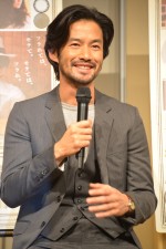 竹野内豊が人生初のファンイベントに登場　尾野真千子との熱烈キスシーンを弁明!?