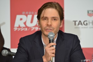 『ラッシュ／プライドと友情』来日記者会見に登壇したダニエル・ブリュール