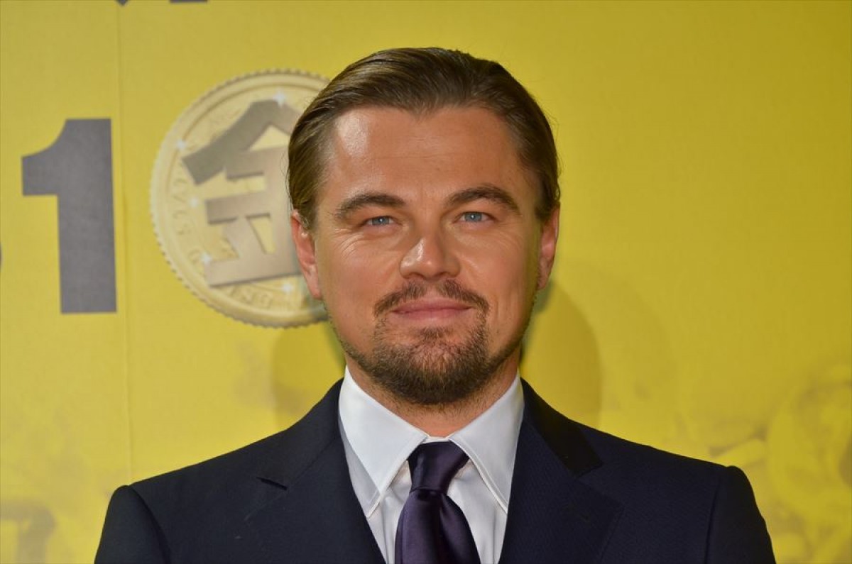 レオナルド・ディカプリオ、自分のiPhoneで撮影して「ごめんなさい」