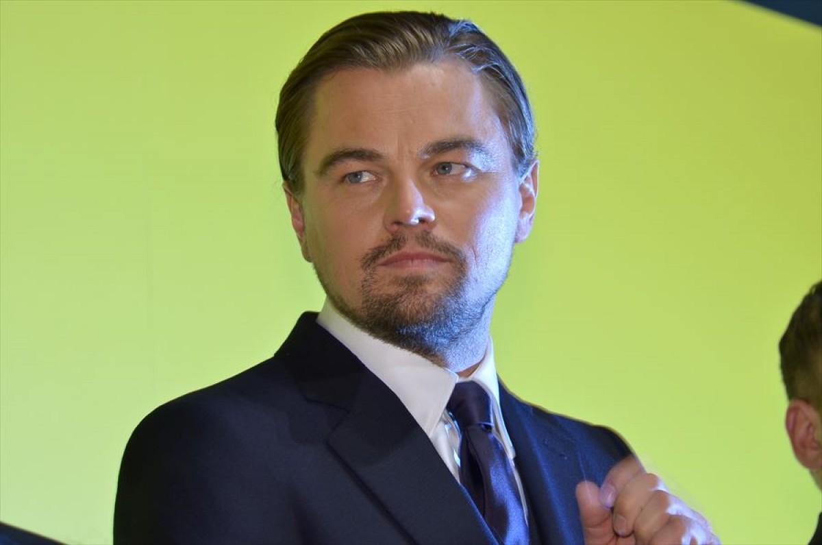 レオナルド・ディカプリオ、自分のiPhoneで撮影して「ごめんなさい」